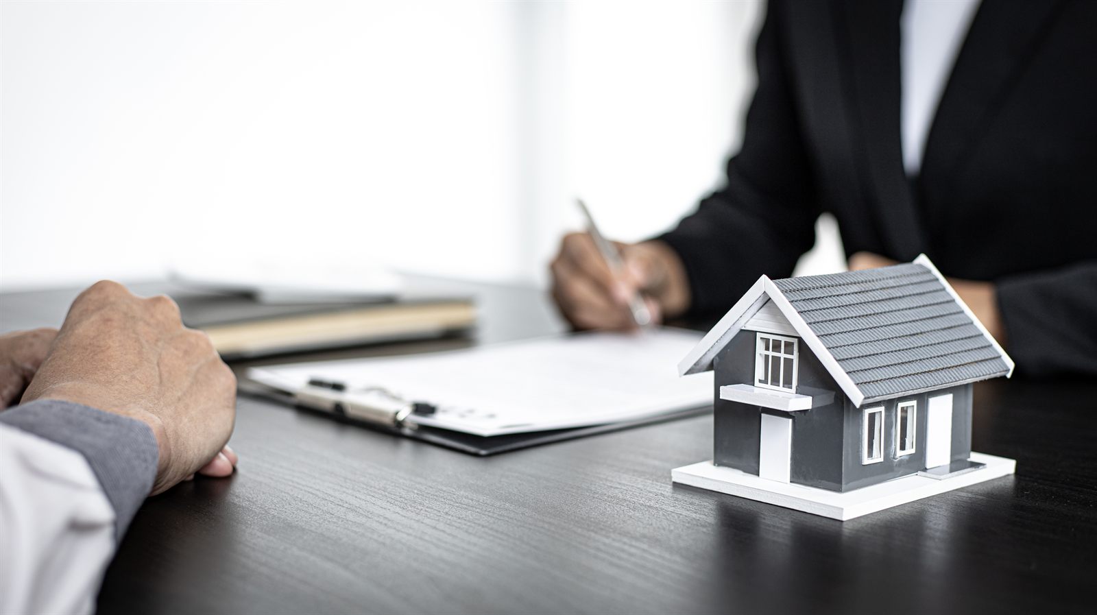 Atendimento jurídico imobiliário e contratual